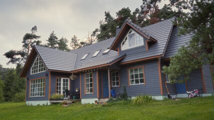 Tanel and chickens. Season 3. (thumbnail 1)