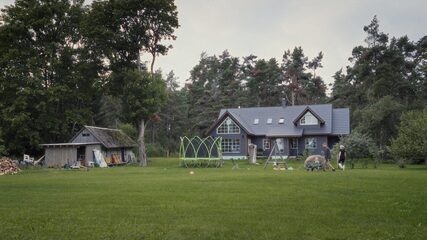 Tanel and chickens. Season 3. (thumbnail 31)