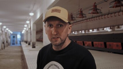 Tanel and chickens. Season 3. (thumbnail 6)