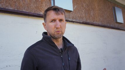 Tanel and chickens. Season 3. (thumbnail 8)